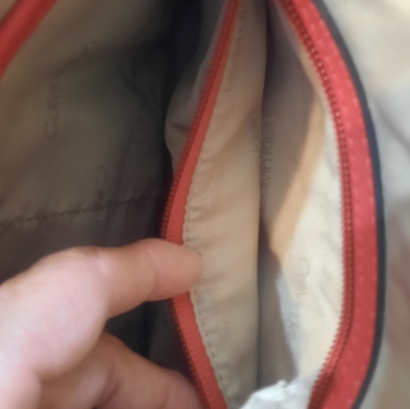 Calvin Klein Red Crossbody Bag with Sleek Design - Picture 7 of 12